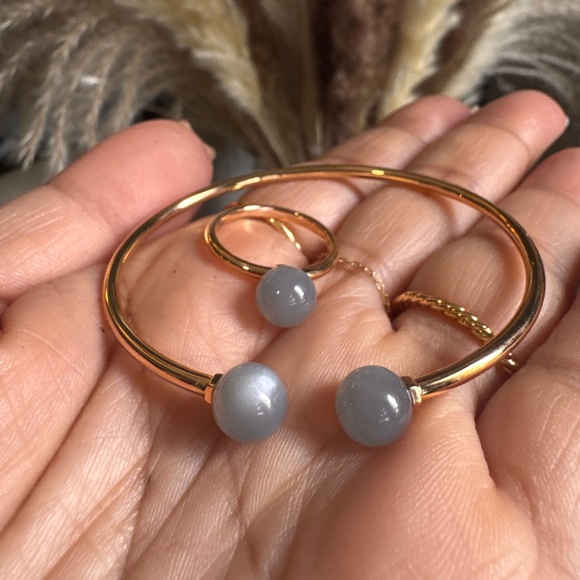 Tiffany & Co Retired and HTF Moonstone 18k RH Ring - Picture 15 of 17